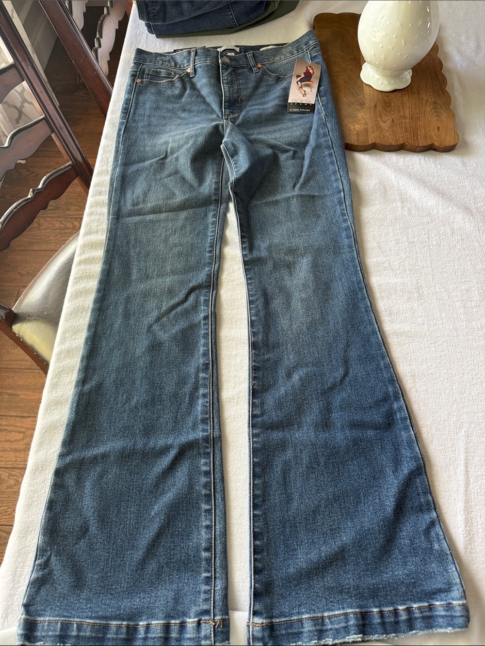Women’s Sofia averages Size 8 Short Flared Jeans - Blue Denim